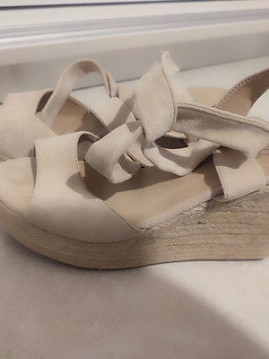 Platform sandals size 40 beige like new