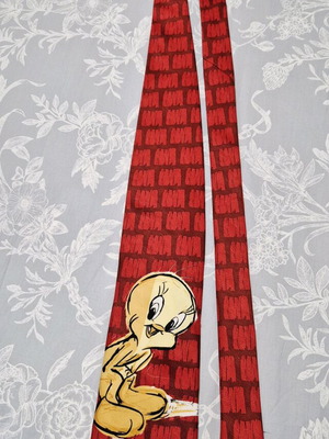 Looney Tunes tie with Tweety like new, red and yellow