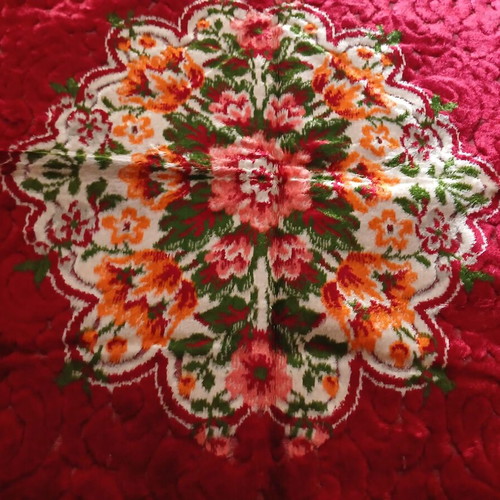 Velvet square tablecloth 1.50x1.50 m, burgundy with floral print