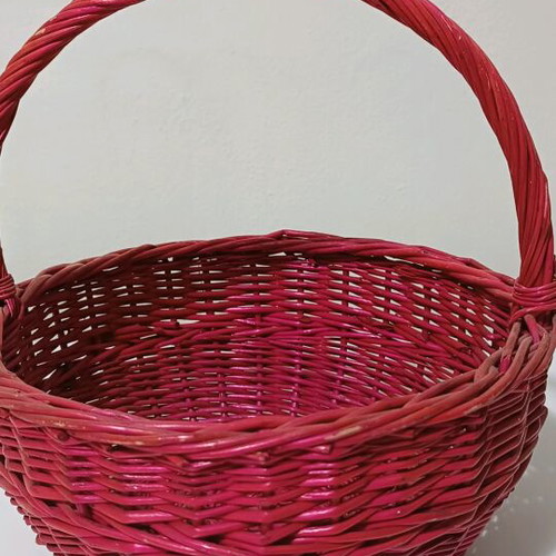 Red wicker basket like new, 23 cm diameter, 25 cm height