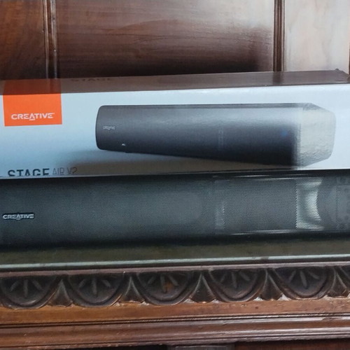 Creative Stage AirV2 monitor soundbar like new with USB and Bluetooth