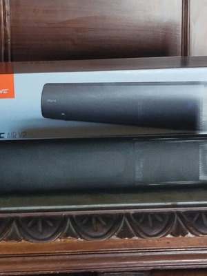 Creative Stage AirV2 monitor soundbar like new with USB and Bluetooth