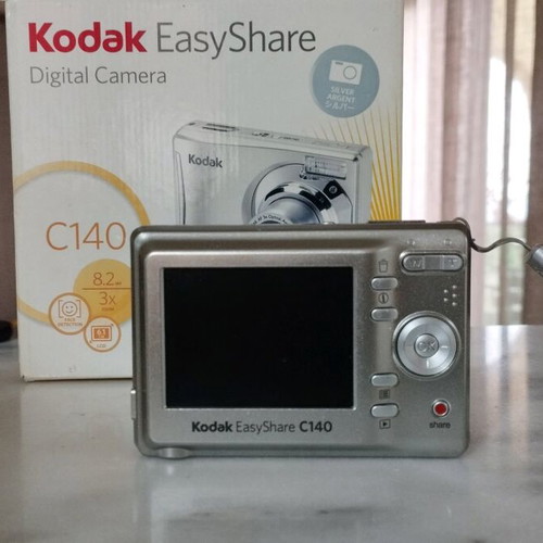 Kodak EasyShare C140 digital camera like new
