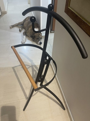 Clothes hanger minimal, like new
