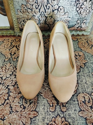 Suede pumps size 39 with 7 cm heel, like new, beige and brown