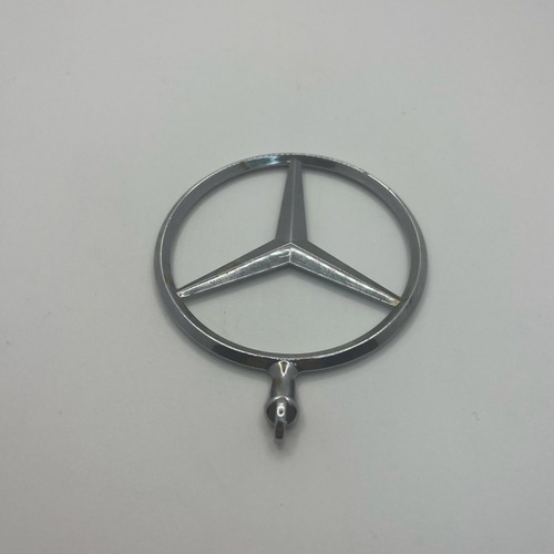 Mercedes emblem used, genuine clip-on, diameter 7.5cm