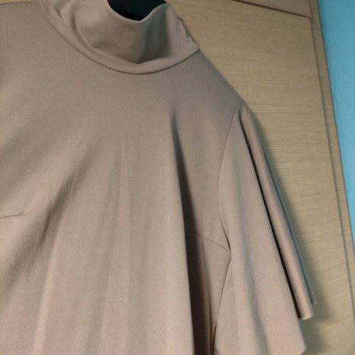 Beige dress with batwing sleeve like new, size L