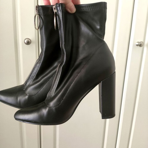 Black ankle boots size 37 like new with zipper