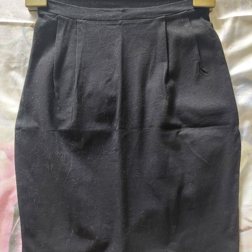 Dimell black skirt size M like new, fitted