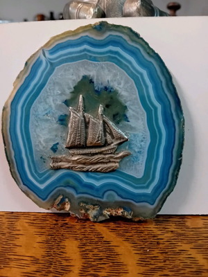Agate with sailboat like new