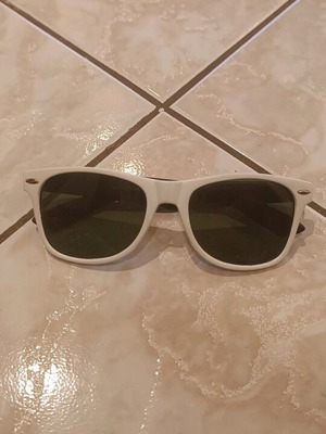 Sunglasses like new, black and white