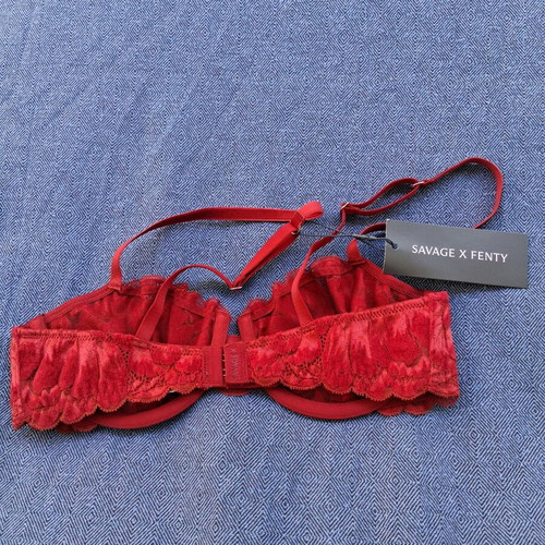 Savage X Fenty Red Velvet bra new, red