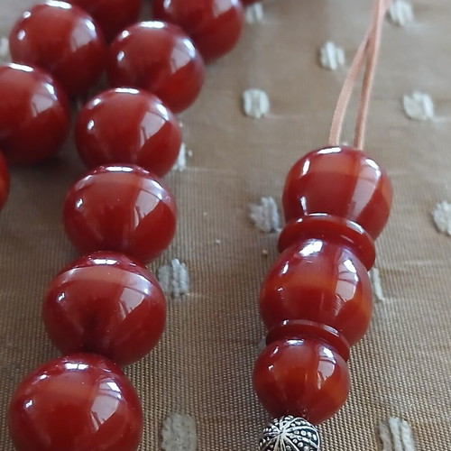 Bakelite komboloi worry beads, 33 beads, Syrian origin