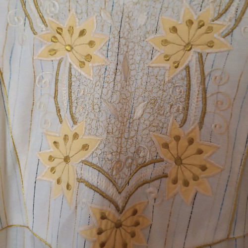 Vintage boho dress like new, size M with embroidered details