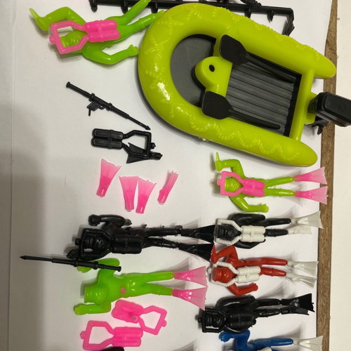 Various used military figures, pack of 2 sets