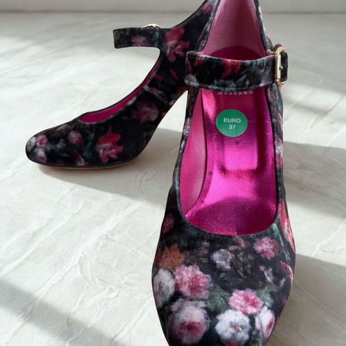 Ursula Mascaró gothic retro velvet designer pumps size 37 used