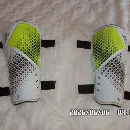 Pro Touch 30 shin guards like new