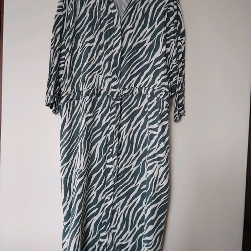Hema semizie dress like new, size L, green-white zebra print
