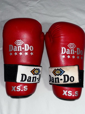 Taekwondo gloves used, red XS-S