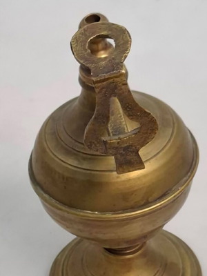 Λαδολύχναρο μπρονζέ εποχής, ύψος 16 cm