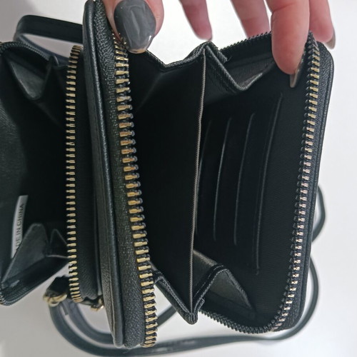 Crossbody bag used with mobile phone pocket, black