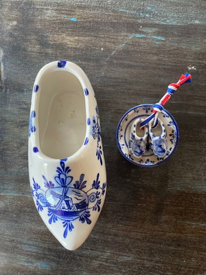 Vintage decorative shoe and miniature porcelain Delft new