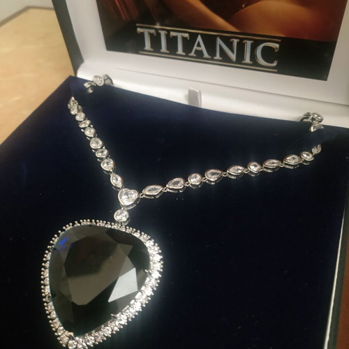 THE JEWEL OF THE TITANIC (THE HEART OF THE OCEAN)