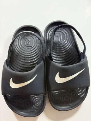 Nike Kawa Slide παιδικές παντόφλες σε μαύρο και λευκό, μέγεθος 25