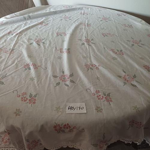 Tablecloth with hand-crocheted embroidered border new