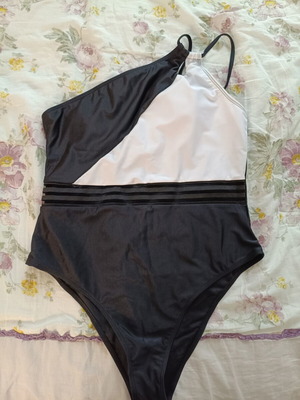 One-Shoulder Color-Block Women's Swimsuit XL new, black and white