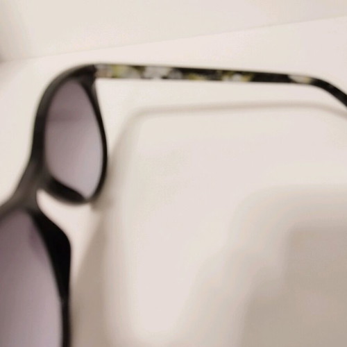 Ted Baker sunglasses black like new with gradient lens