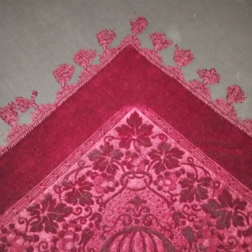 Velvet tablecloth wool deep red, like new, 1.80x1.80 m
