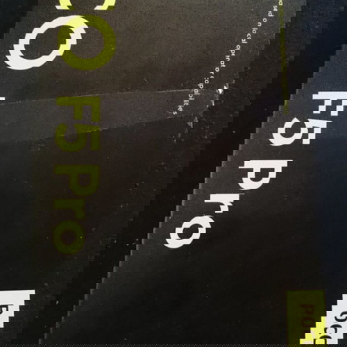 Poco F5 Pro 12gb-256gb στο κουτί του.