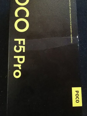 Poco F5 Pro 12gb-256gb στο κουτί του.