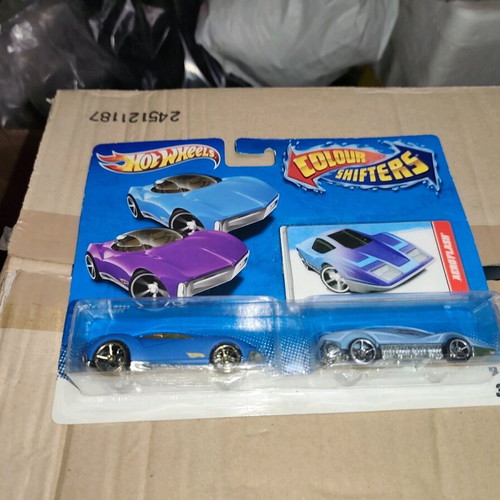 Hot Wheels Colour Shifters 2 cars 1:64 new