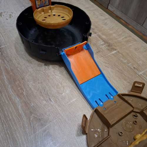 Hot Wheels Monster Trucks Stuntfire play set