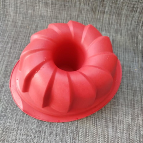 Tupperware silicone cake mold new without tag