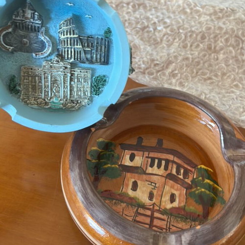 Souvenir ashtrays from Greece and Italy set, new