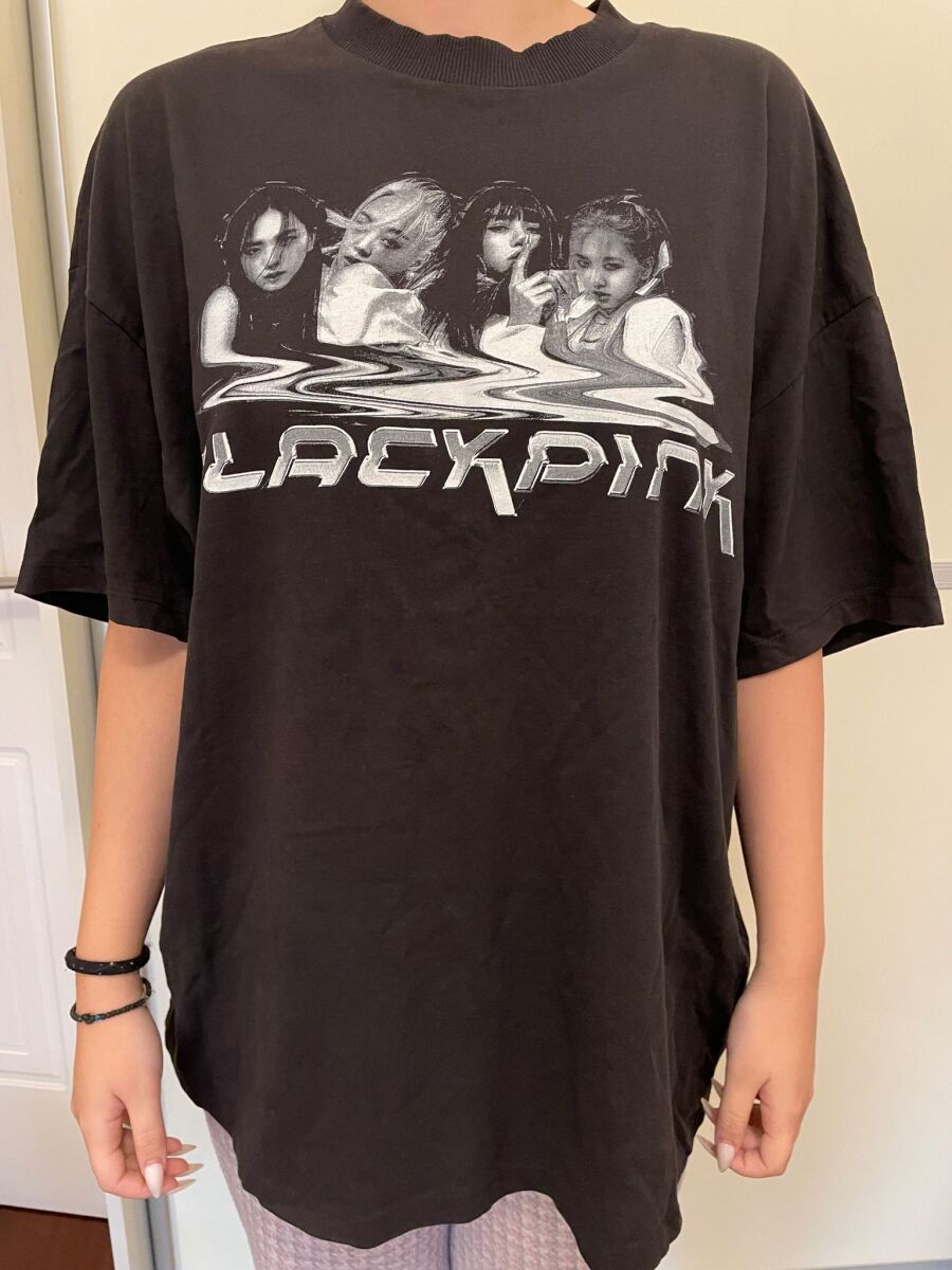 Blackpink anniversary t-shirt H&M… - € 39,00 - Vendora.cy