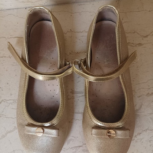 Ballerina shoes gold size 34 like new with leather sole