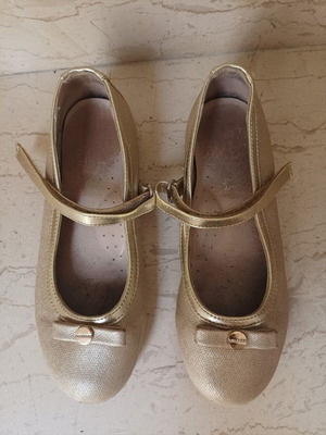 Ballerina shoes gold size 34 like new with leather sole