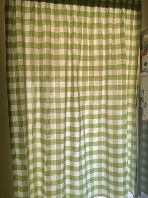 Checkered curtain like new with curtain clips, 2.20m x 1.94m