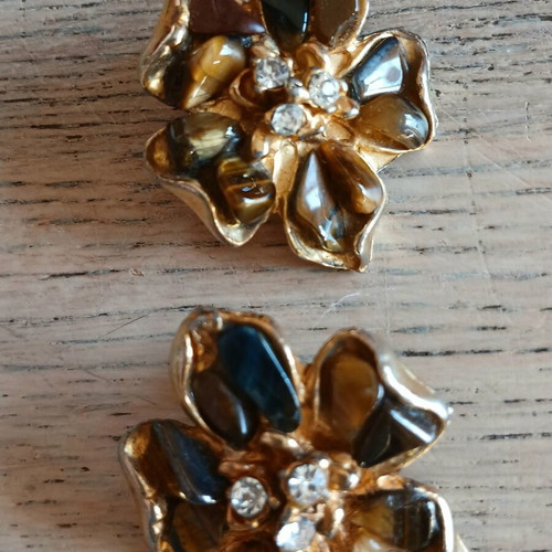 Vintage clips earrings used with semiprecious stones tiger eye and rhinestones