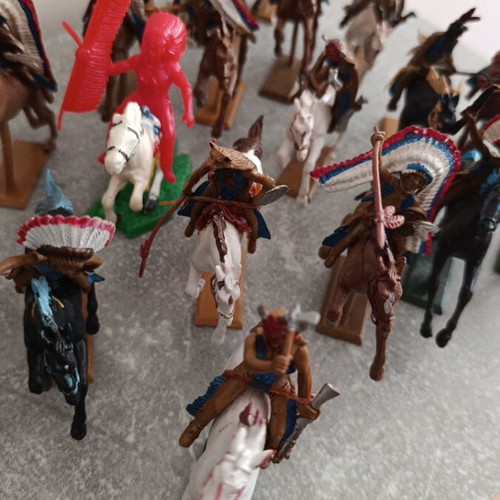 Indian horsemen figures used, set of 18