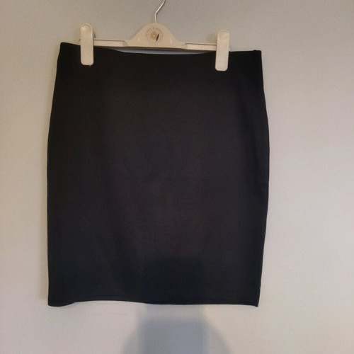 Pink Woman black fitted skirt like new, size L