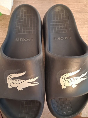 Lacoste Serve 2.0 Slides like new, black, size 42 unisex
