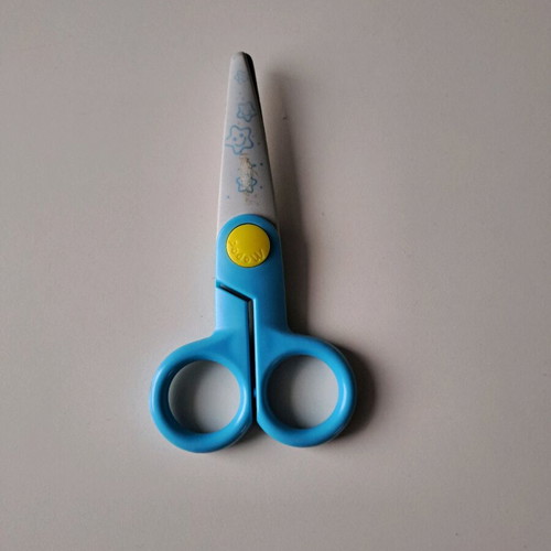 Child Safety Scissors like new, cuts only paper, blue handle