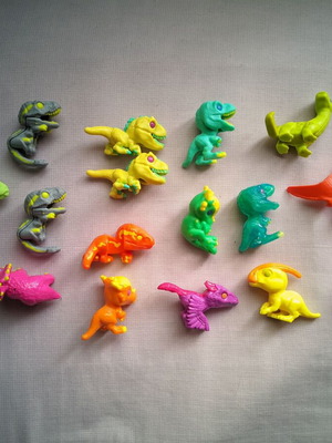 Kinder Joy Jurassic World new figures set of 18 pieces