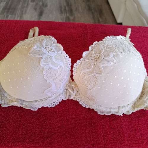 Venus Victoria Gemini Padded Balcony Bra like new, ivory