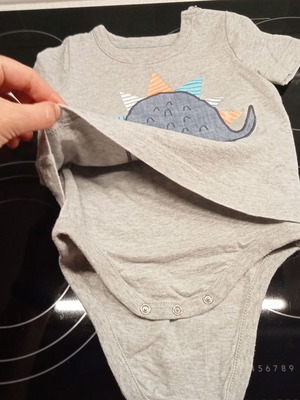 Baby Gap bodysuit - shirt 6/12 months like new